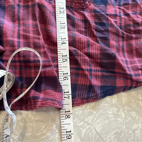 american eagle outfitters red plaid cropped hooded flannel long sleeve shirt - Picture 9 of 11